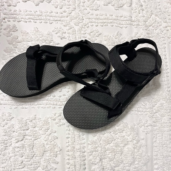 Teva Shoes - Teva size 9 sandals, water shoes, black